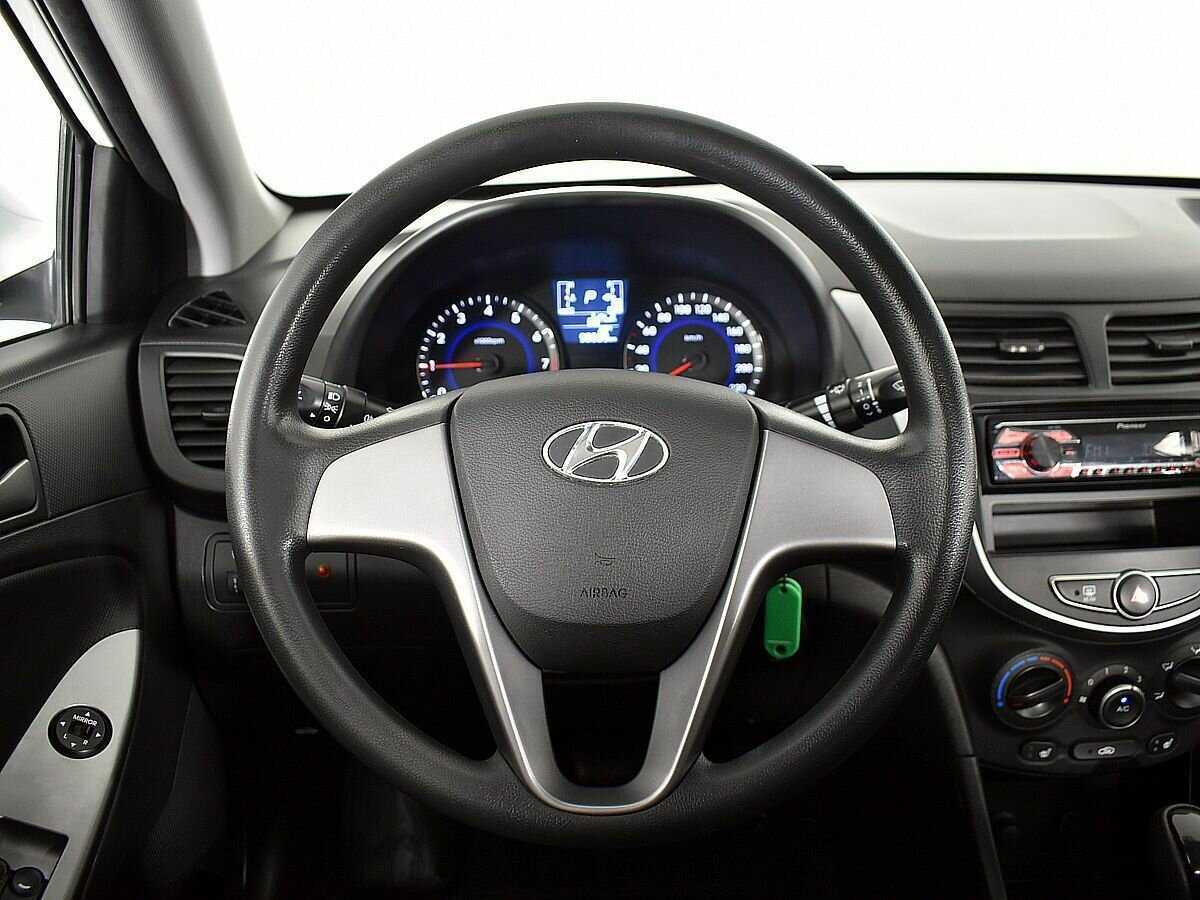 Hyundai Solaris с пробегом — 2014 год. Фото: #10