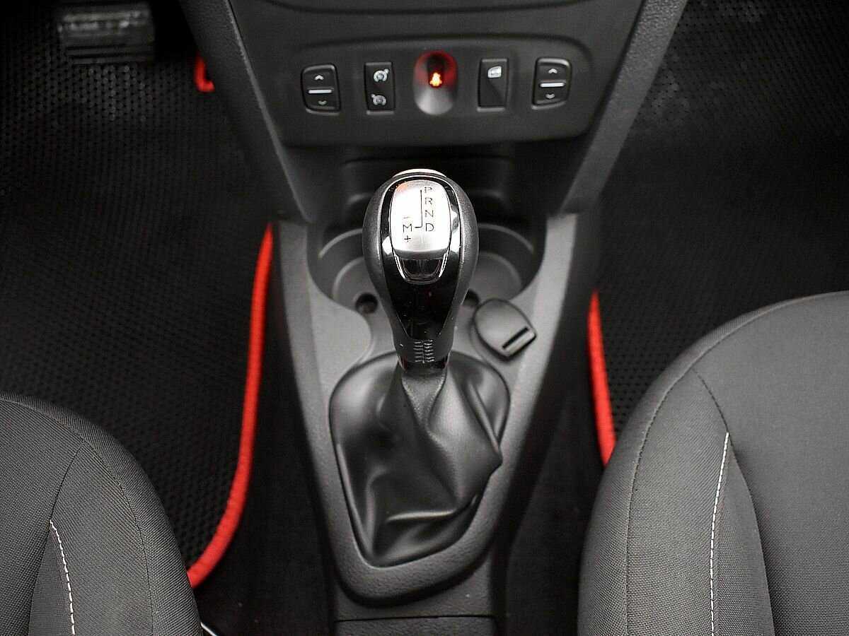 Renault Sandero с пробегом — 2017 год. Фото: #13