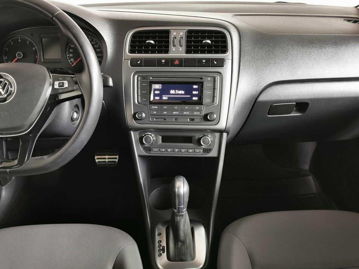 Volkswagen Polo с пробегом — 2016 год. Фото: #10