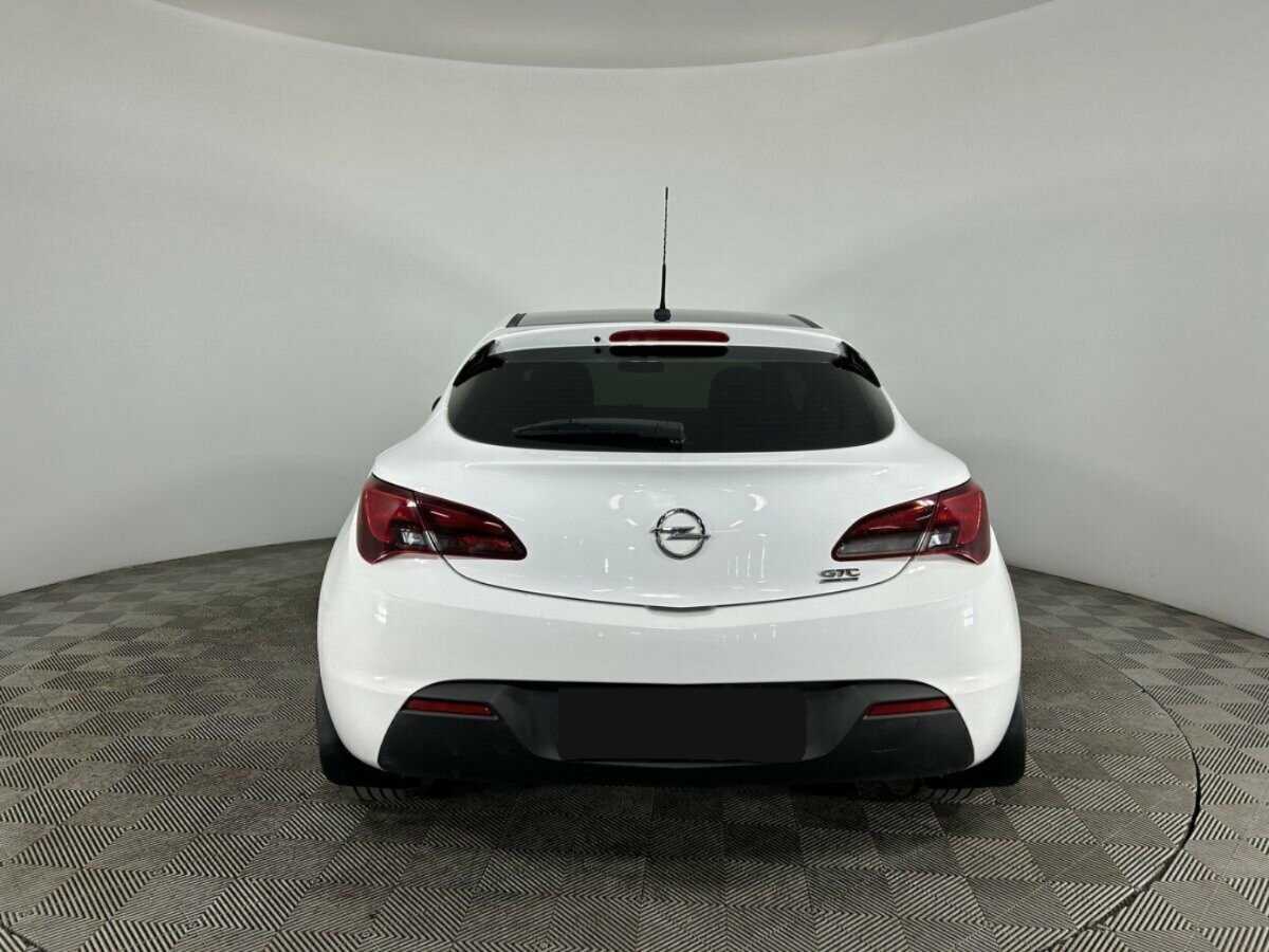 Opel Astra с пробегом — 2014 год. Фото: #2