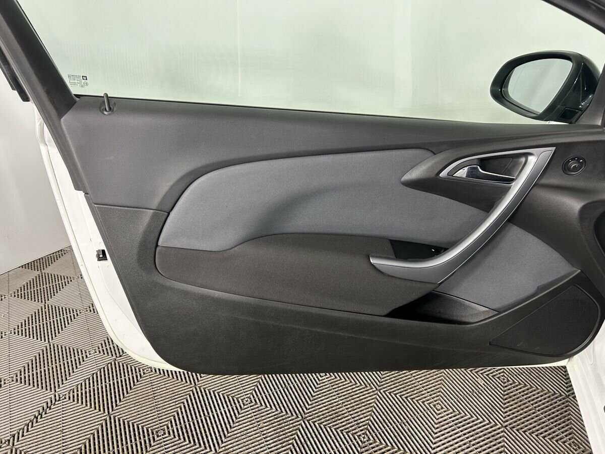 Opel Astra с пробегом — 2014 год. Фото: #7