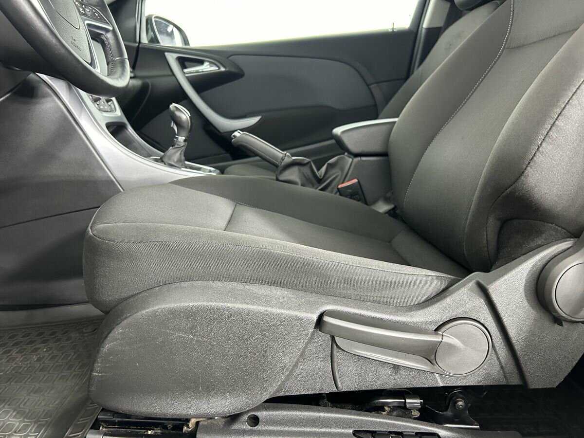 Opel Astra с пробегом — 2014 год. Фото: #9