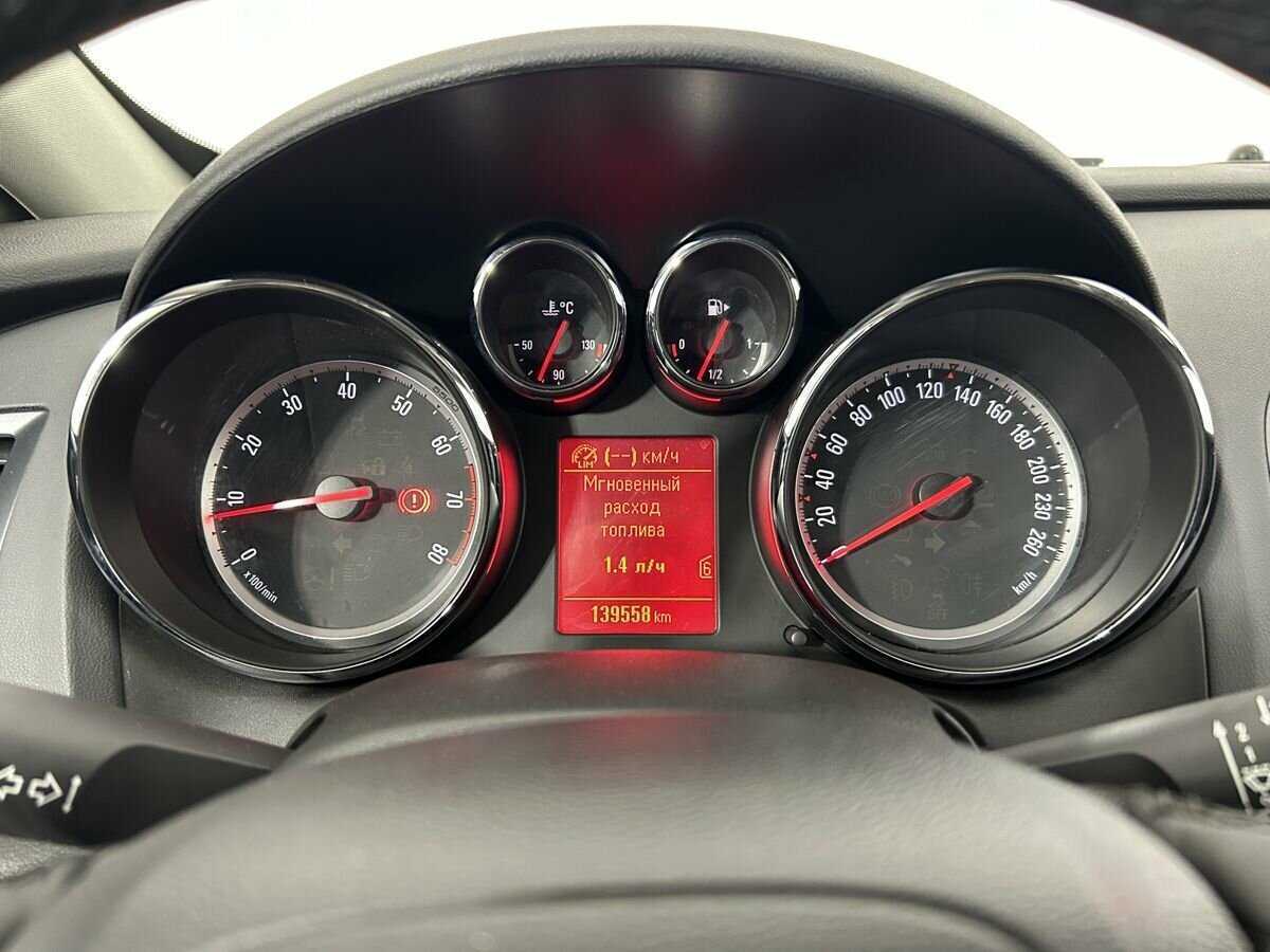 Opel Astra с пробегом — 2014 год. Фото: #10