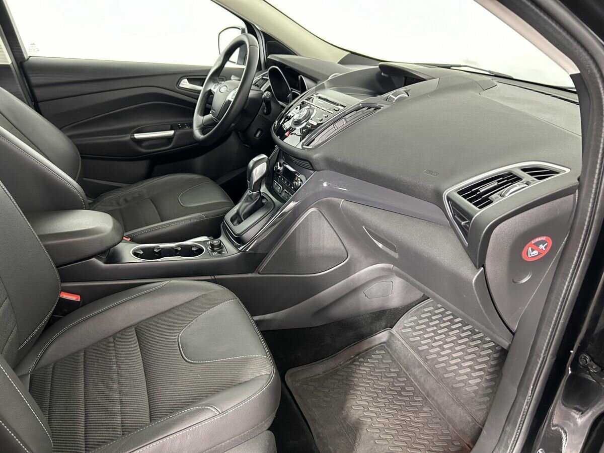 Ford Kuga с пробегом — 2015 год. Фото: #12