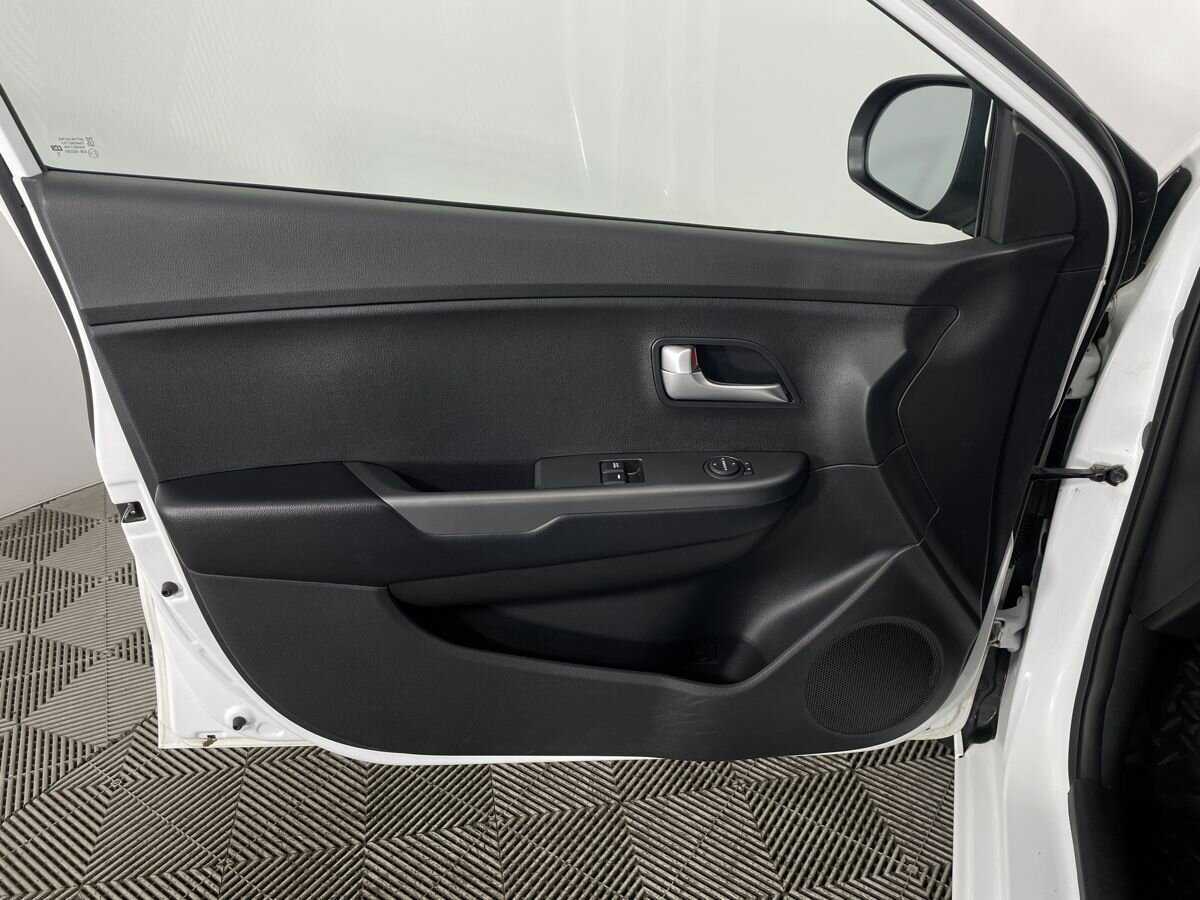 Kia Rio с пробегом — 2017 год. Фото: #7