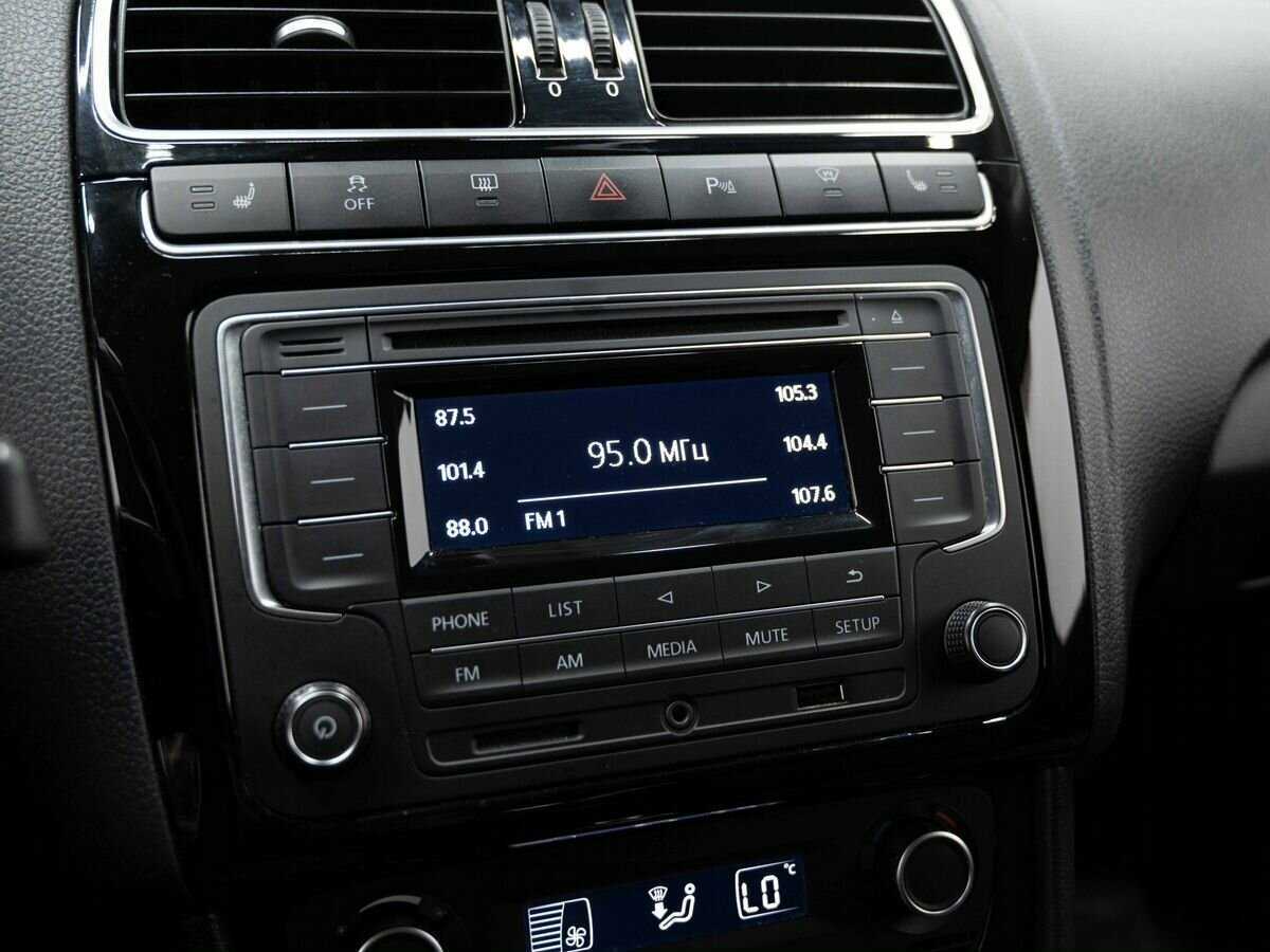 Volkswagen Polo с пробегом — 2016 год. Фото: #16