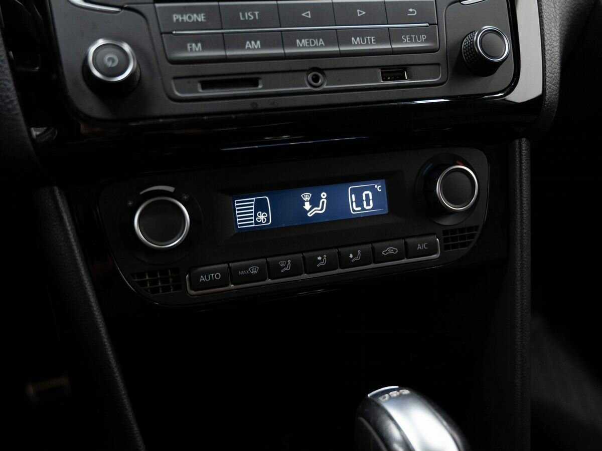 Volkswagen Polo с пробегом — 2016 год. Фото: #17