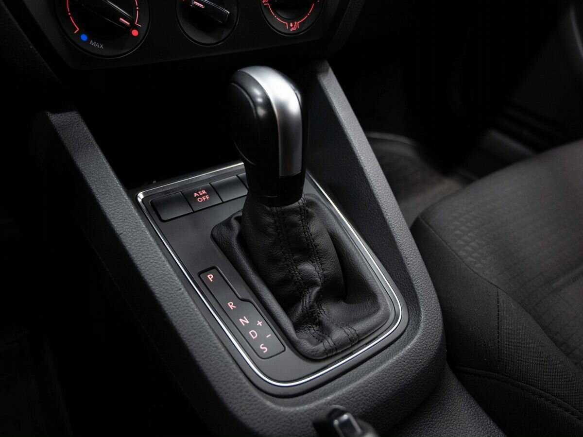 Volkswagen Jetta с пробегом — 2015 год. Фото: #17