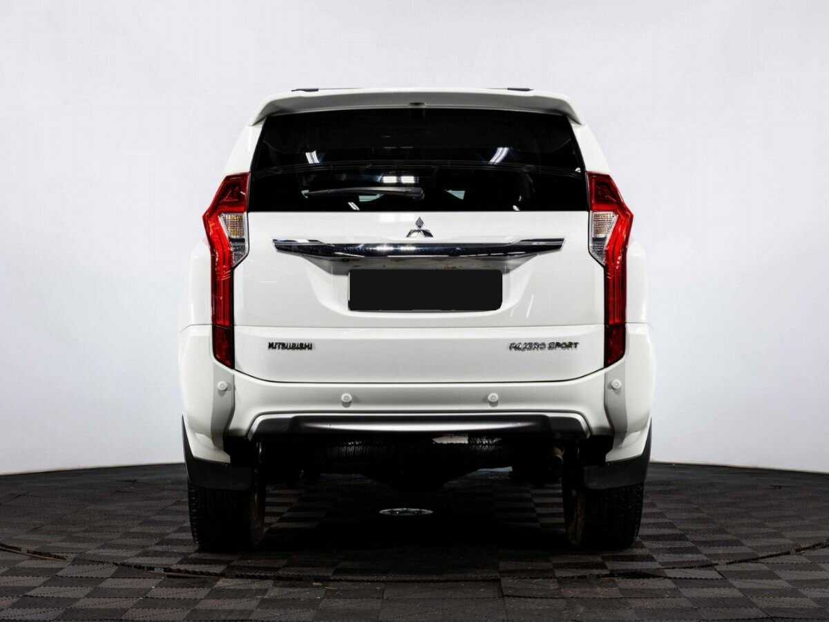 Mitsubishi Pajero Sport с пробегом — 2017 год. Фото: #4