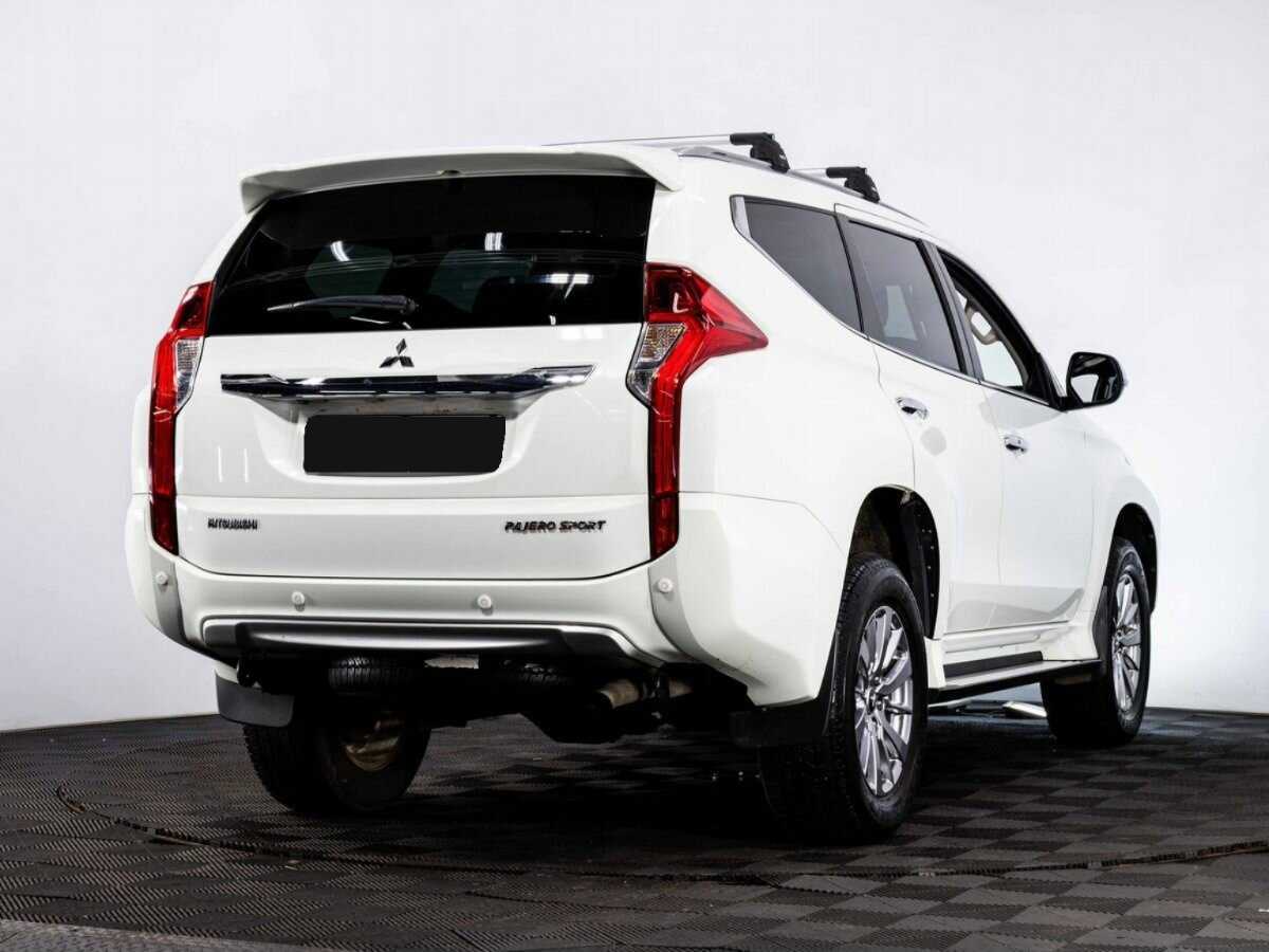 Mitsubishi Pajero Sport с пробегом — 2017 год. Фото: #5