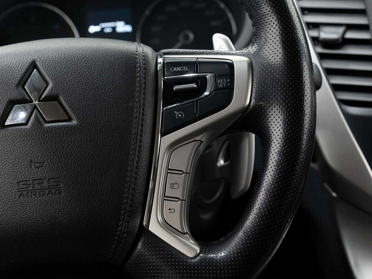 Mitsubishi Pajero Sport с пробегом — 2017 год. Фото: #15