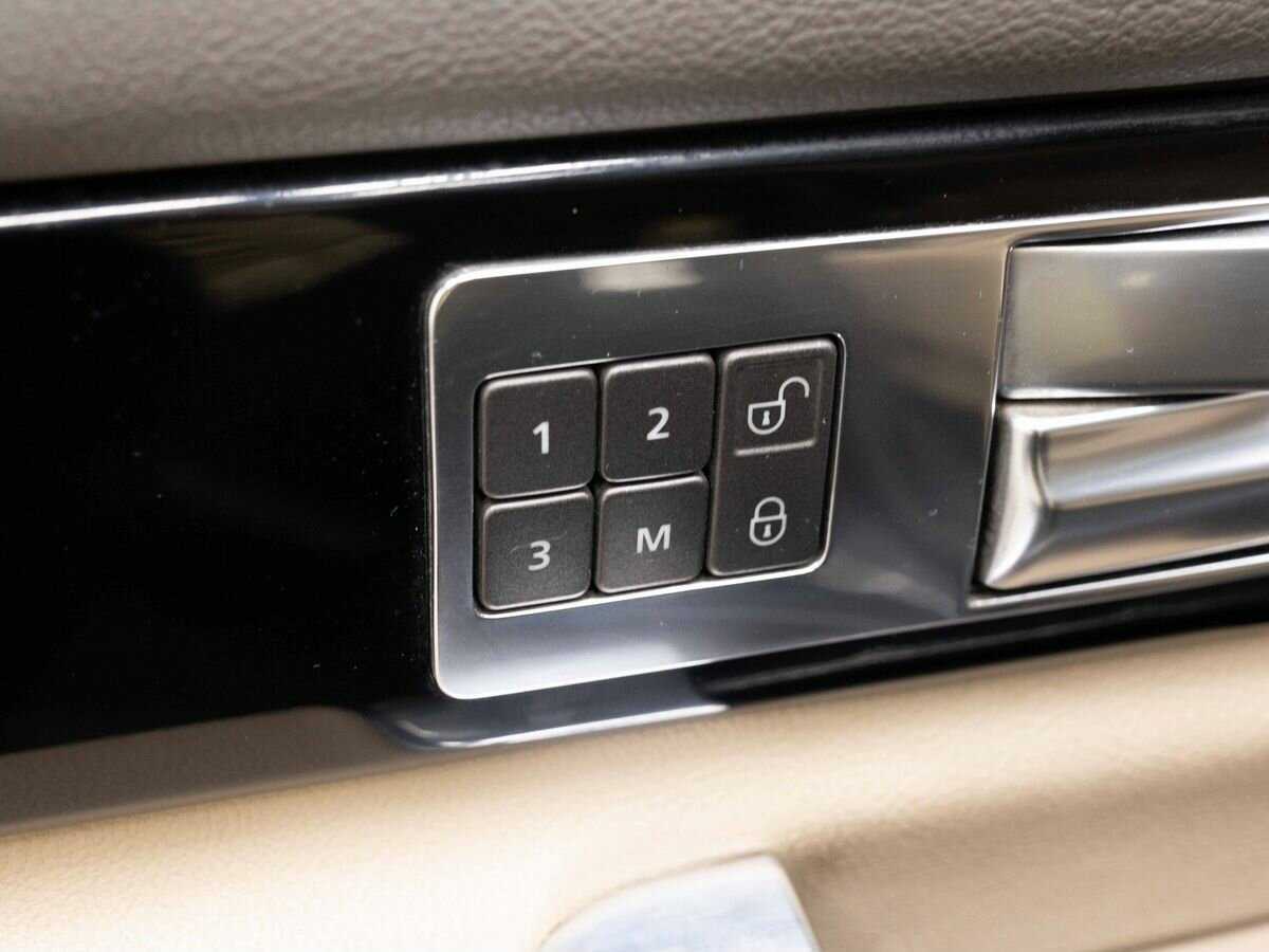 Land Rover Discovery с пробегом — 2014 год. Фото: #21