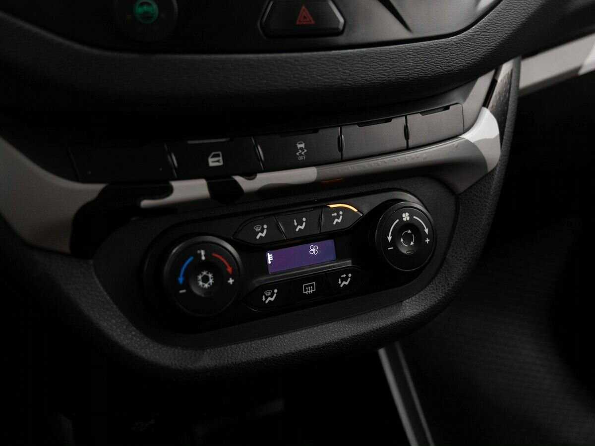 Lada (ВАЗ) Vesta с пробегом — 2020 год. Фото: #20