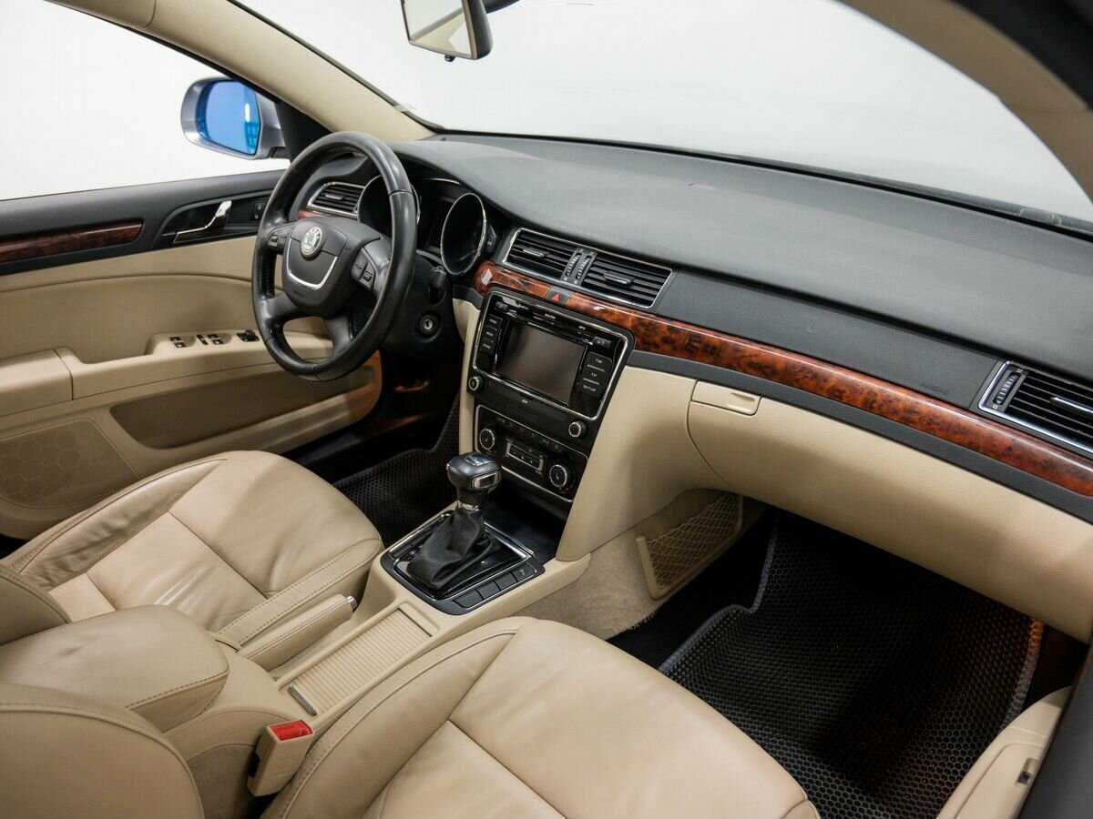 Skoda Superb с пробегом — 2012 год. Фото: #6