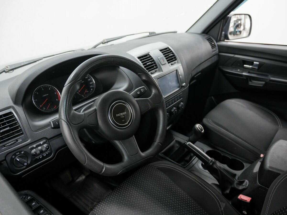 УАЗ Patriot с пробегом — 2015 год. Фото: #13