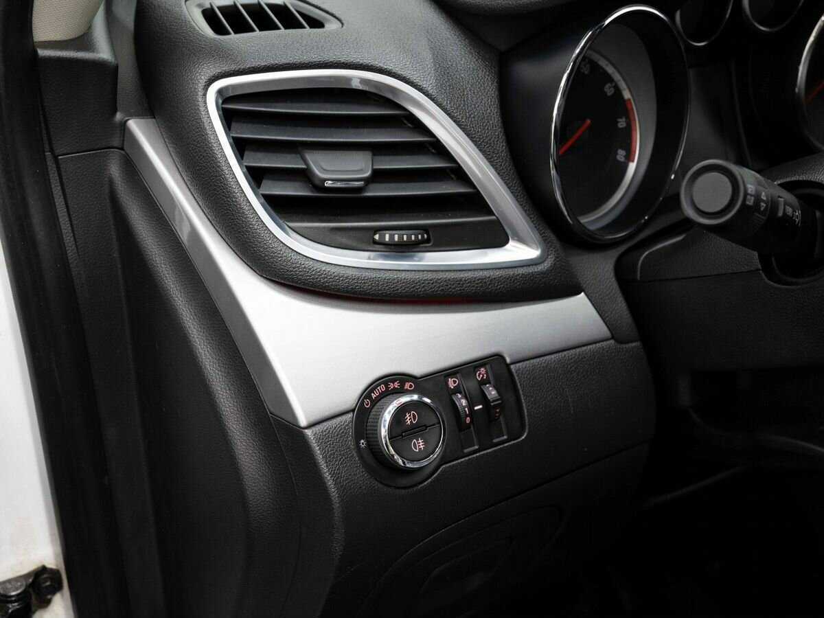 Opel Mokka с пробегом — 2013 год. Фото: #18