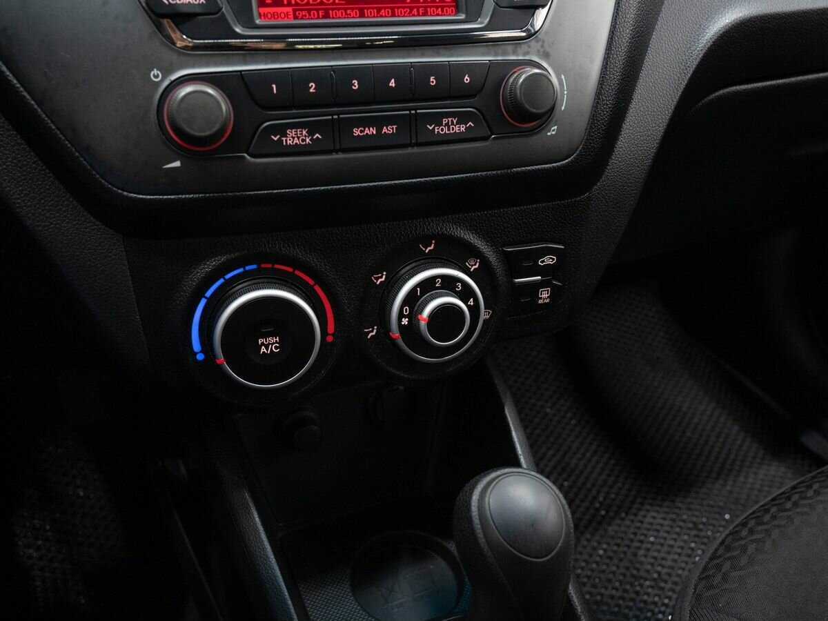 Kia Rio с пробегом — 2012 год. Фото: #16