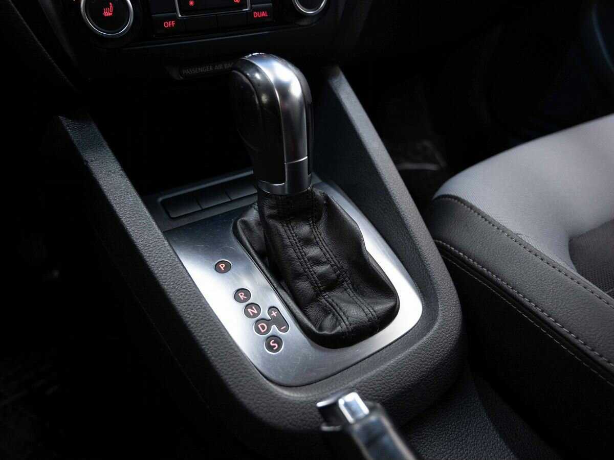 Volkswagen Jetta с пробегом — 2012 год. Фото: #20