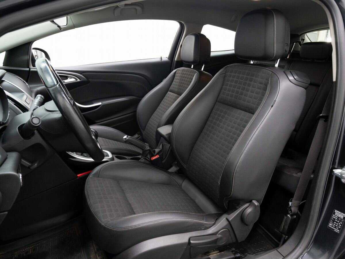 Opel Astra с пробегом — 2013 год. Фото: #8