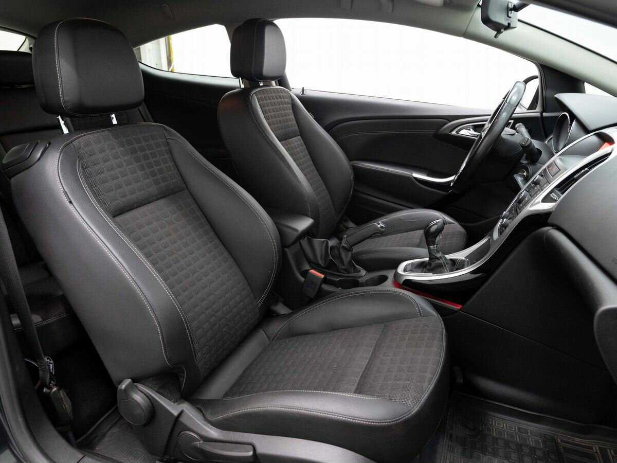 Opel Astra с пробегом — 2013 год. Фото: #11