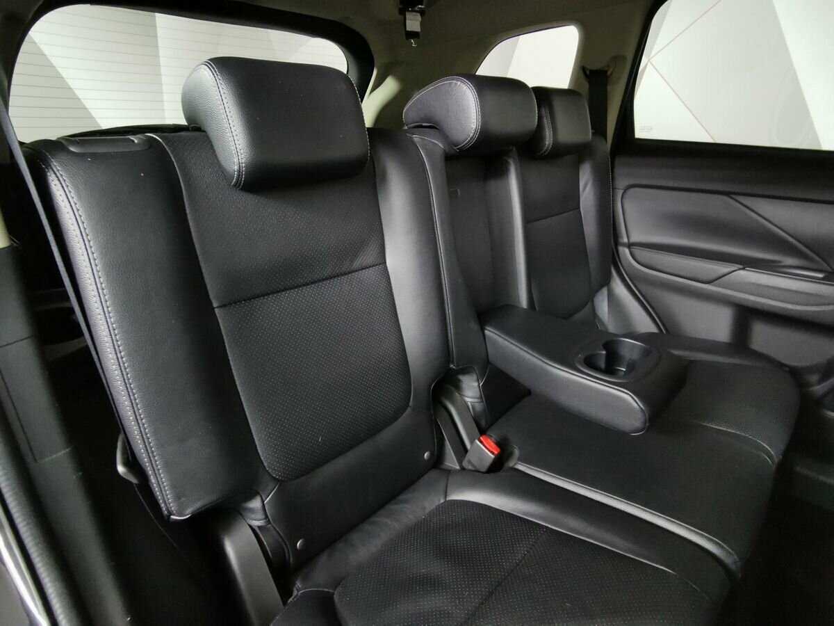 Mitsubishi Outlander с пробегом — 2016 год. Фото: #12