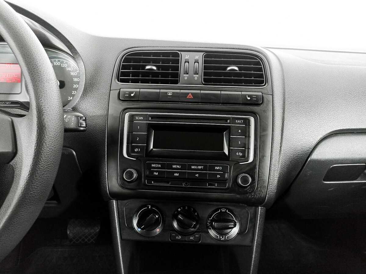 Volkswagen Polo с пробегом — 2014 год. Фото: #10