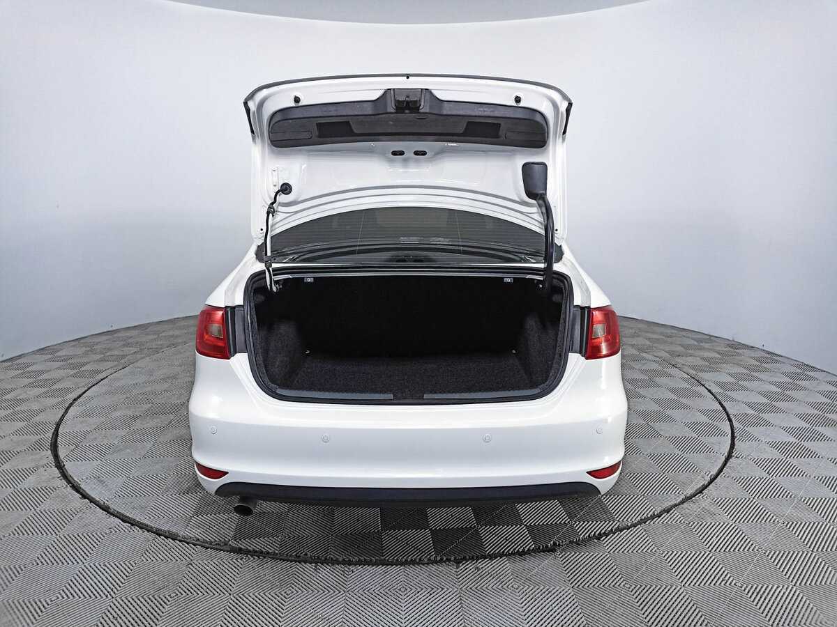 Volkswagen Jetta с пробегом — 2014 год. Фото: #9