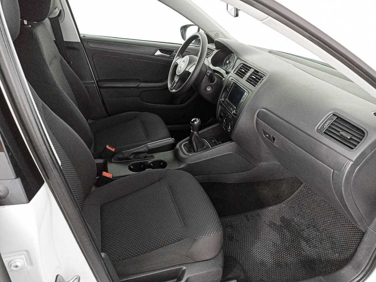 Volkswagen Jetta с пробегом — 2014 год. Фото: #10