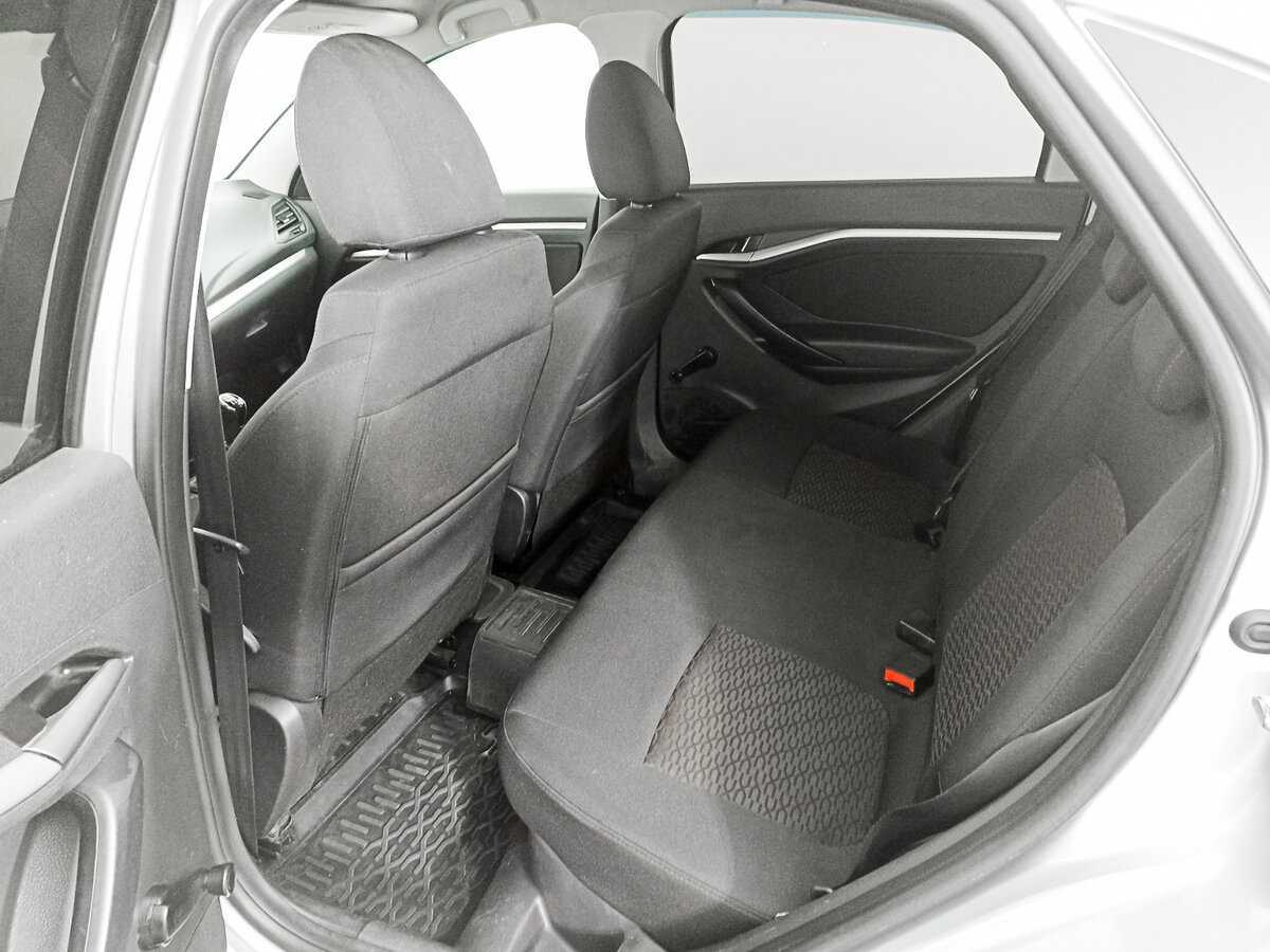 Lada (ВАЗ) Vesta с пробегом — 2015 год. Фото: #11