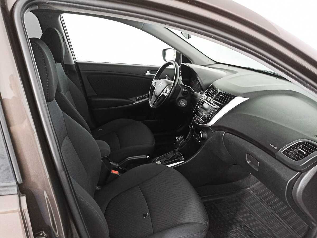 Hyundai Solaris с пробегом — 2015 год. Фото: #7