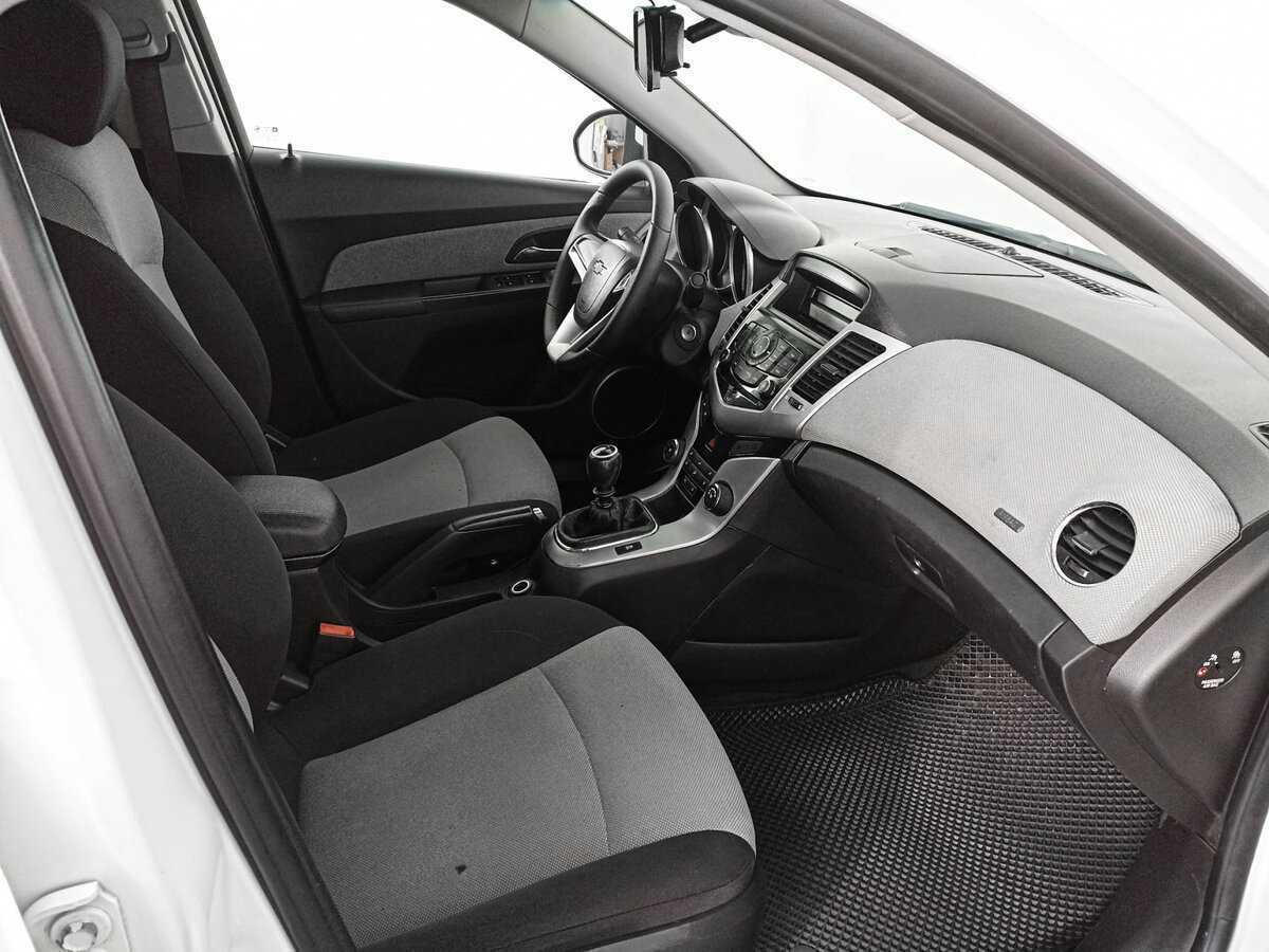 Chevrolet Cruze с пробегом — 2012 год. Фото: #8