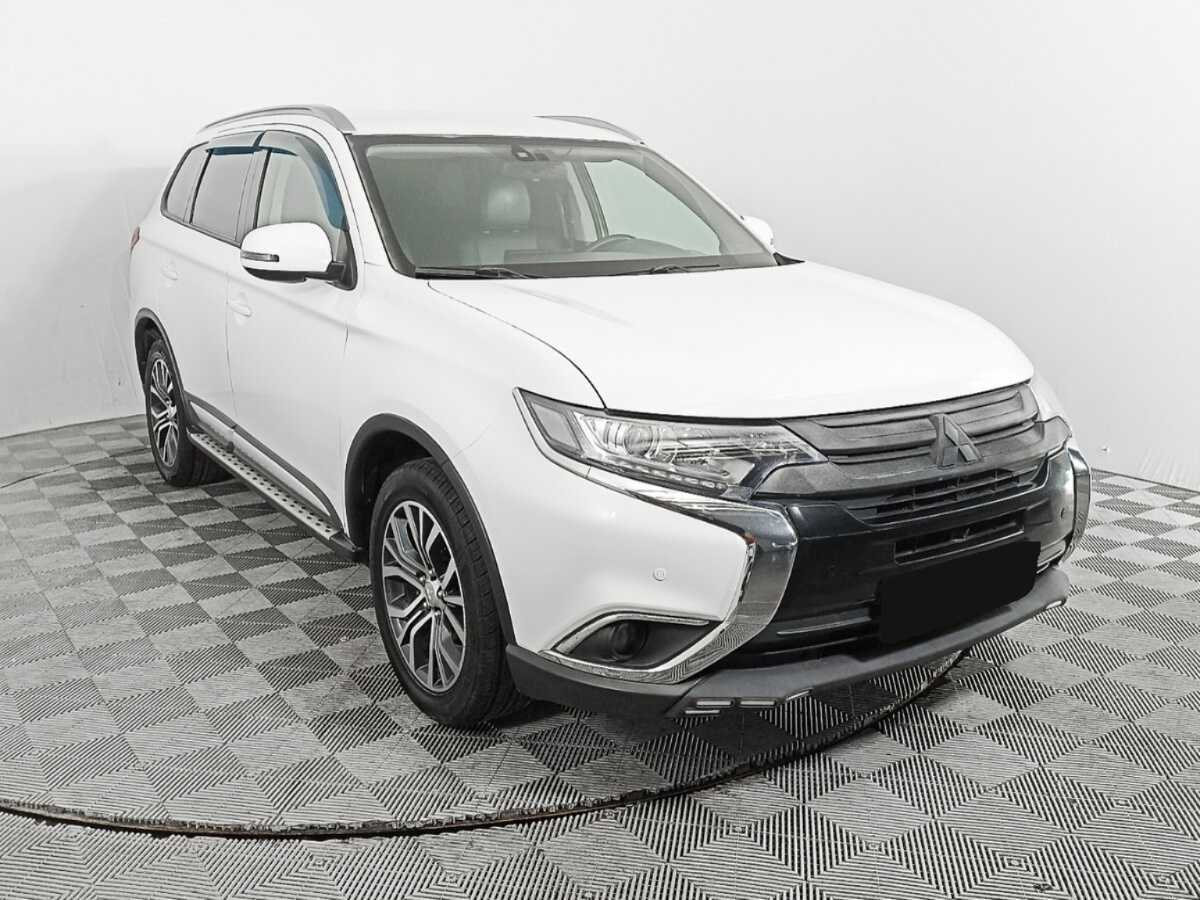 Mitsubishi Outlander с пробегом — 2018 год. Фото: #2