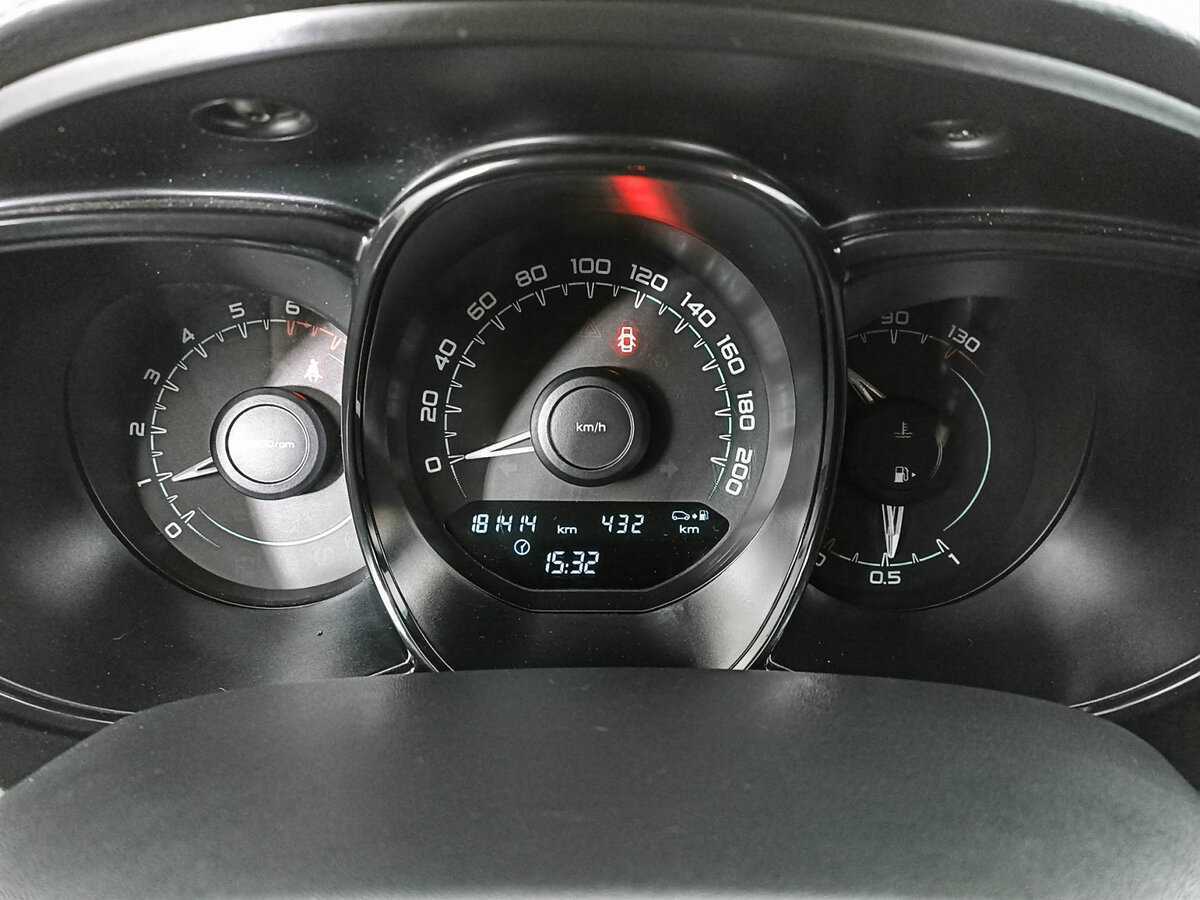 Lada (ВАЗ) Vesta с пробегом — 2017 год. Фото: #12