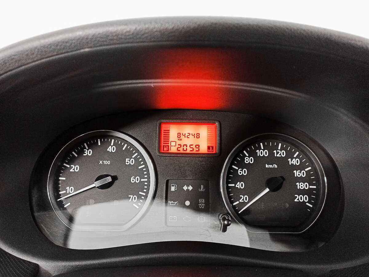 Renault Sandero с пробегом — 2013 год. Фото: #10