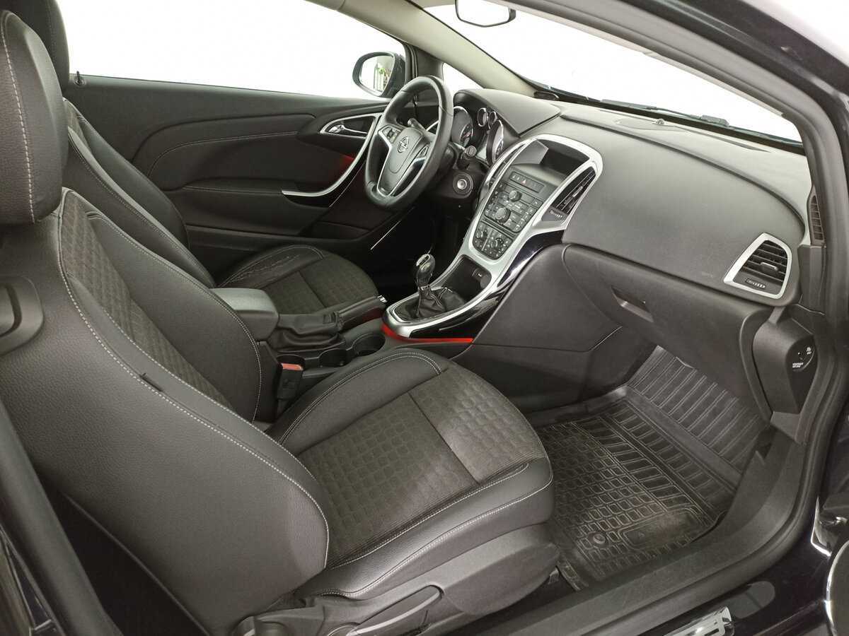 Opel Astra с пробегом — 2013 год. Фото: #8