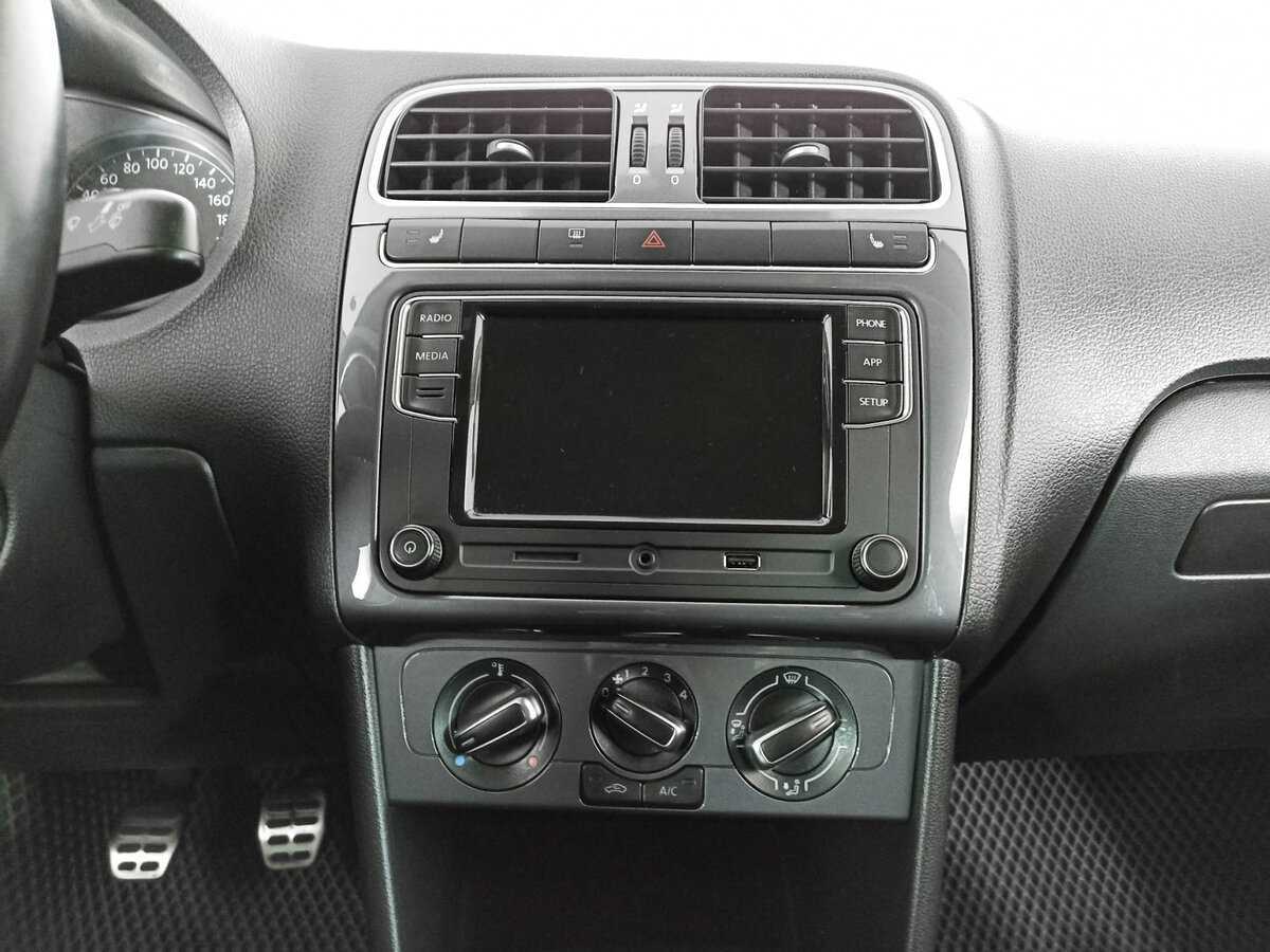 Volkswagen Polo с пробегом — 2018 год. Фото: #12