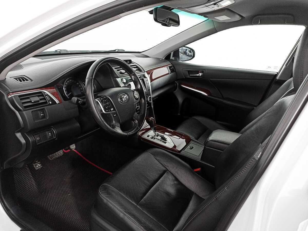 Toyota Camry с пробегом — 2014 год. Фото: #11