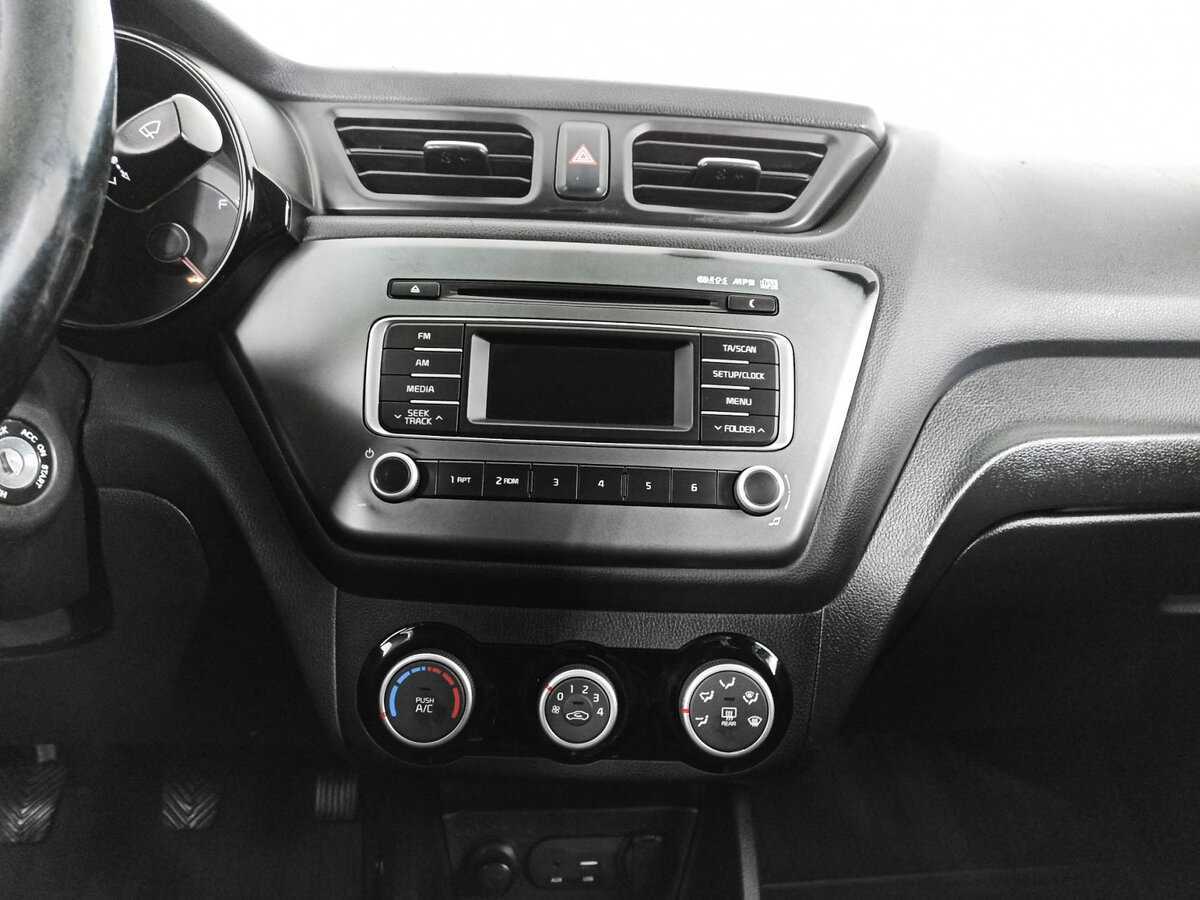 Kia Rio с пробегом — 2015 год. Фото: #12