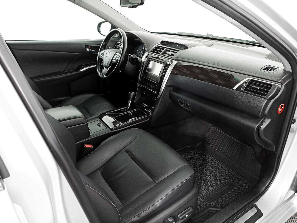Toyota Camry с пробегом — 2015 год. Фото: #6