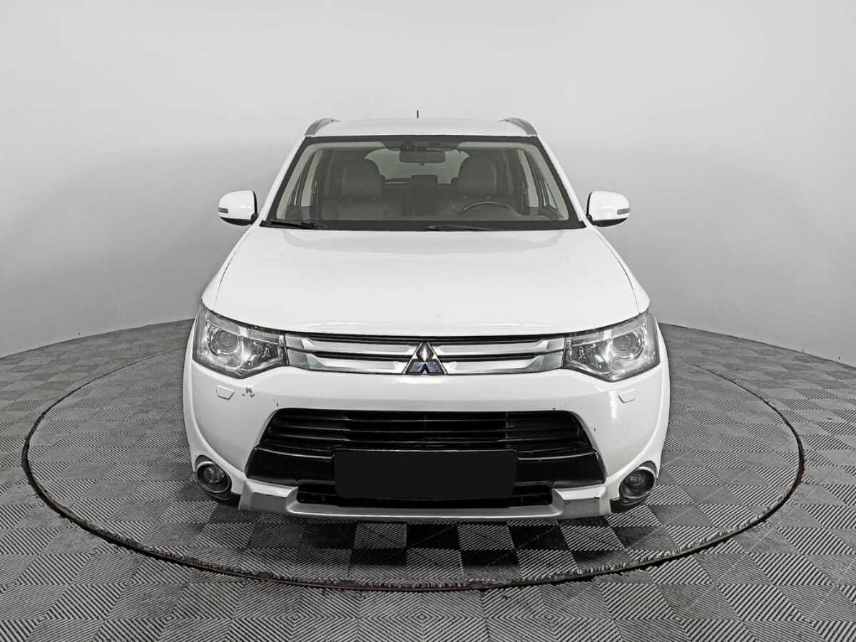 Mitsubishi Outlander с пробегом — 2014 год. Фото: #1