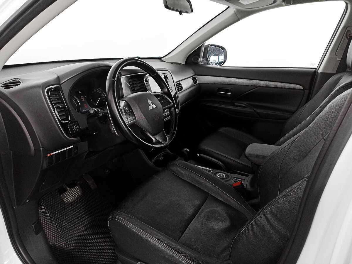 Mitsubishi Outlander с пробегом — 2014 год. Фото: #11