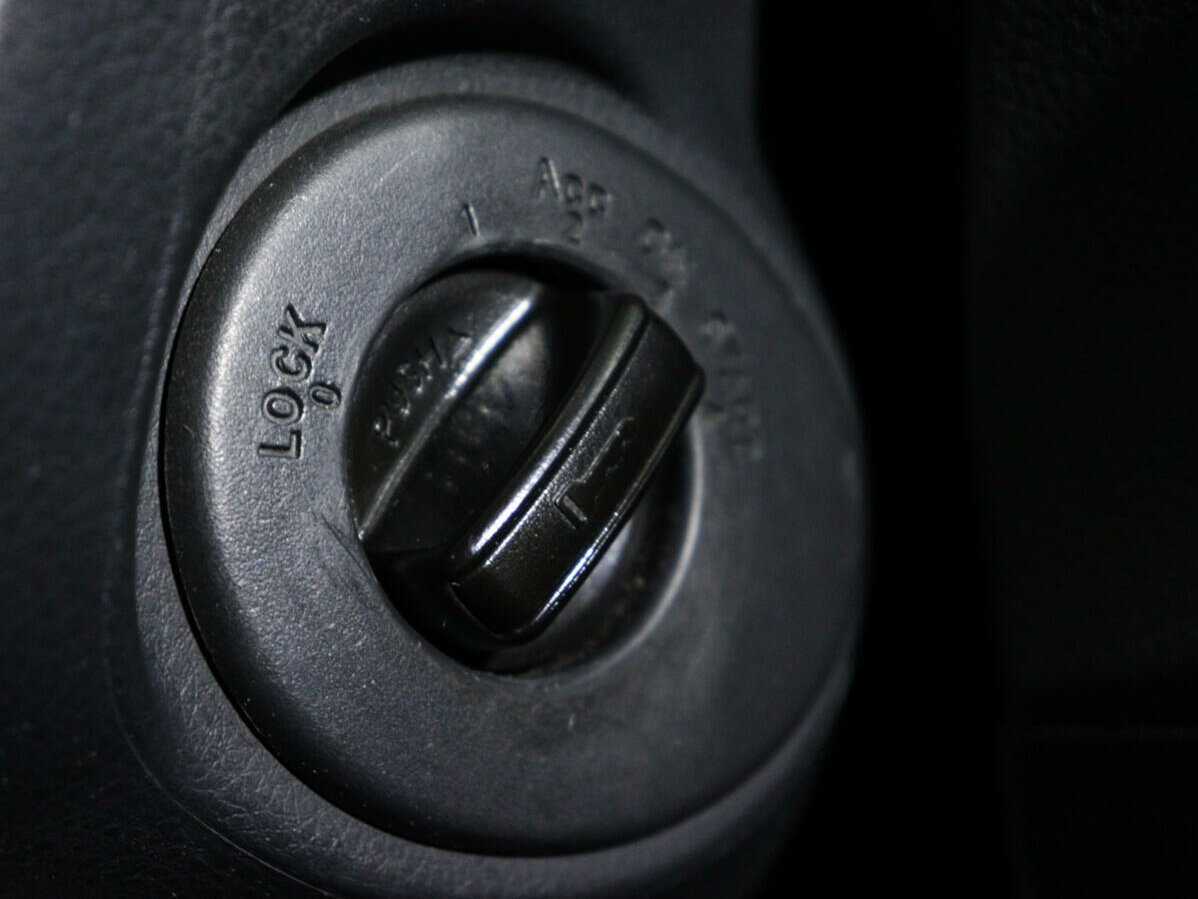 Nissan Tiida с пробегом — 2013 год. Фото: #13