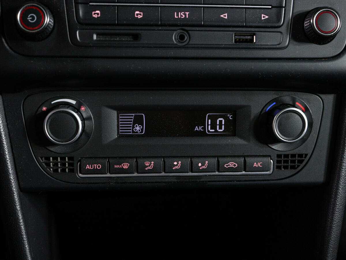 Volkswagen Polo с пробегом — 2014 год. Фото: #14