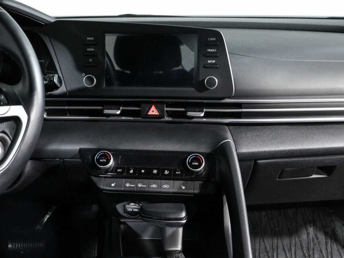 Hyundai Elantra с пробегом — 2021 год. Фото: #12