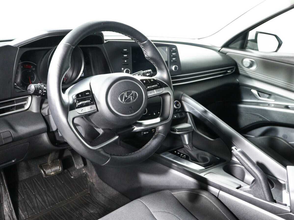 Hyundai Elantra с пробегом — 2021 год. Фото: #13