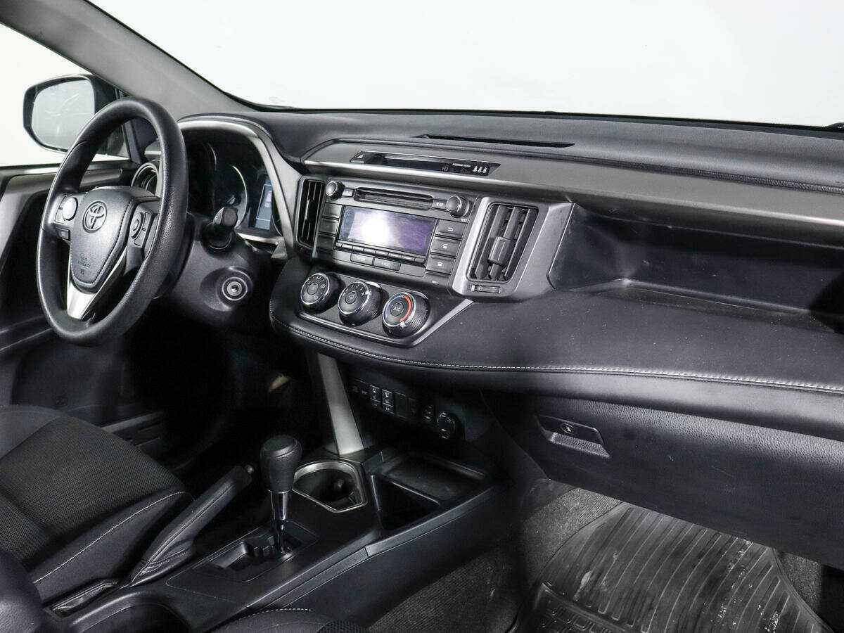 Toyota RAV4 с пробегом — 2016 год. Фото: #8