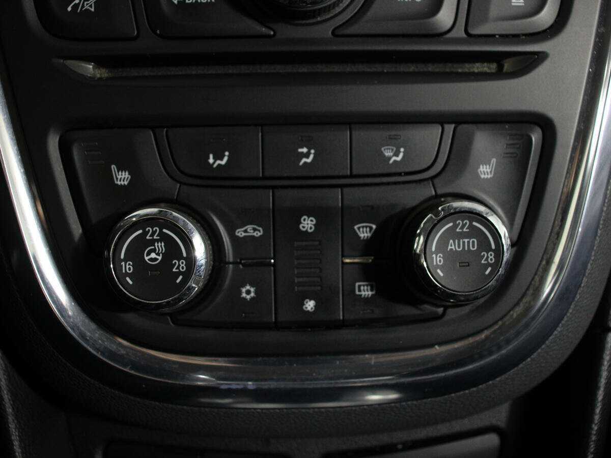 Opel Mokka с пробегом — 2013 год. Фото: #17