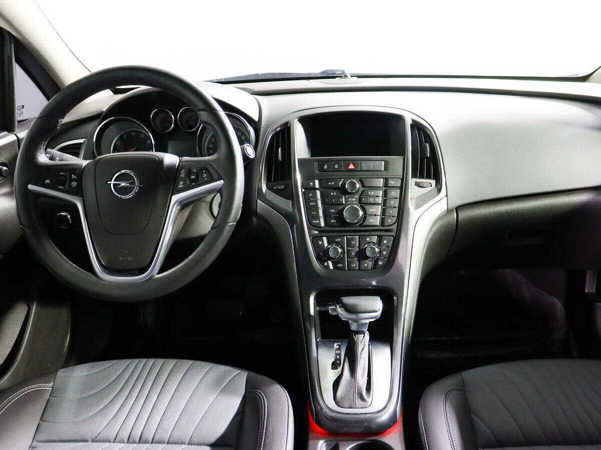 Opel Astra с пробегом — 2014 год. Фото: #9