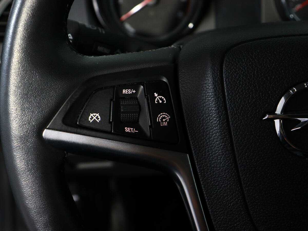 Opel Astra с пробегом — 2014 год. Фото: #15