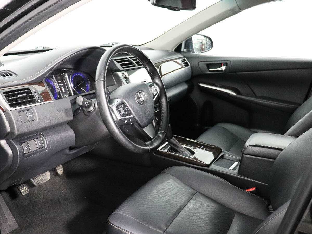 Toyota Camry с пробегом — 2017 год. Фото: #9